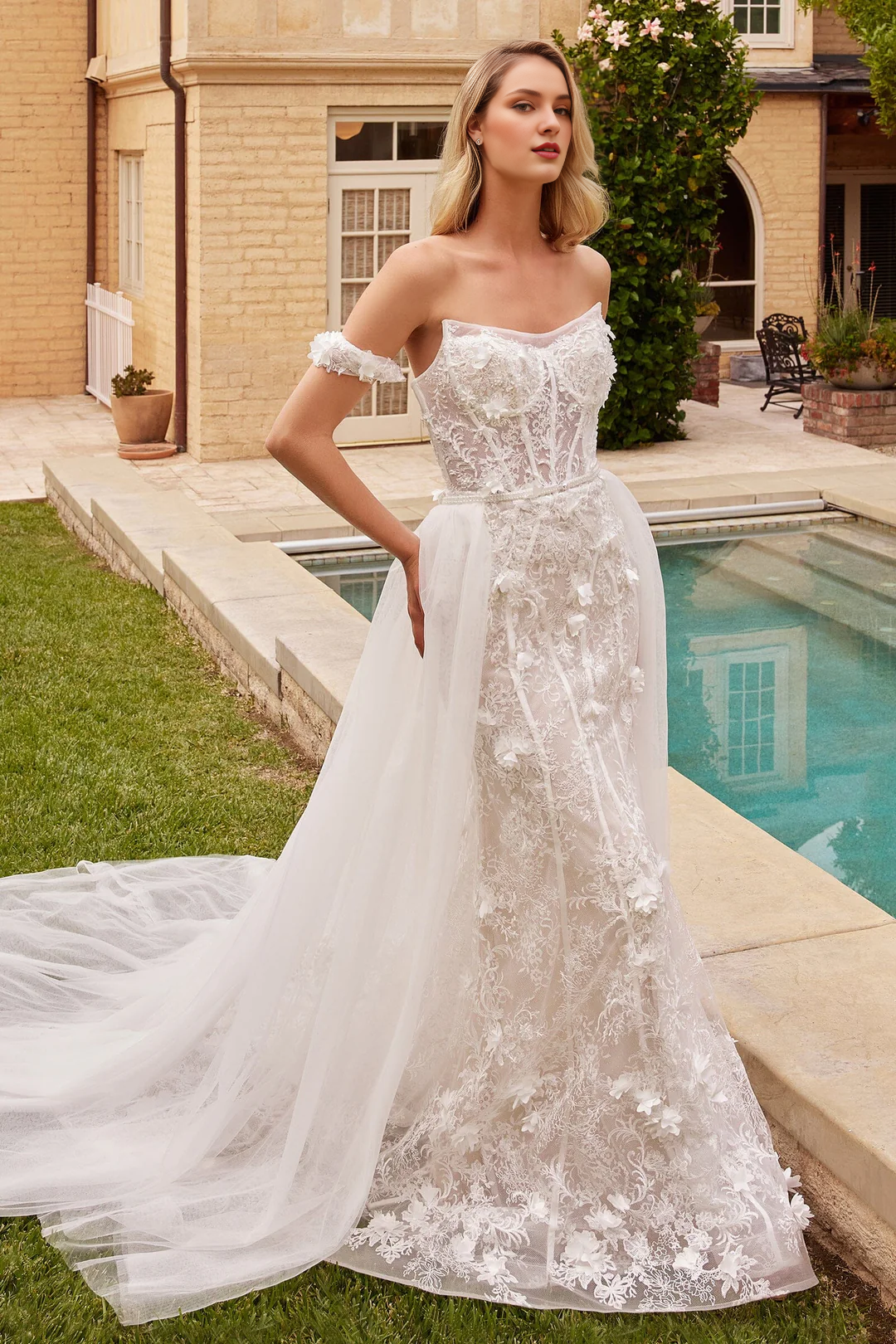 Abito da sposa lungo senza spalline con decalcomania floreale 3D